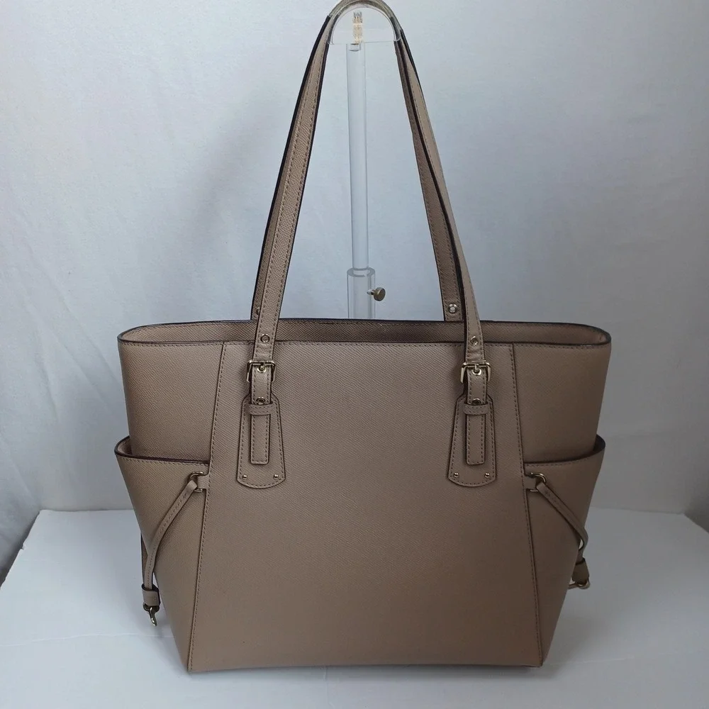 Michael Kors Voyager East West Tote Bag Taupe Saffiano Leather Gold Hardware - Picture 7 of 16